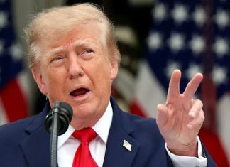 Donald Trump afirma que México ha pagado el muro con aranceles Donald Trump emite un discurso durante un mitin político en Kentucky sobre los aranceles y el financiamiento del muro fronterizo.