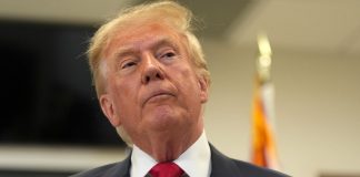Donald Trump afirma que tiene derecho a un tercer mandato El presidente de Estados Unidos, Donald Trump, emitiendo un discurso durante un mitin político en Iowa.