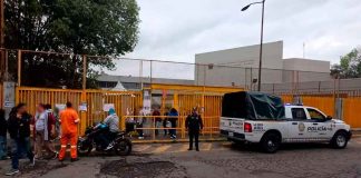“Si no hay respuesta, cerramos”: 20 jóvenes encapuchados amagan con tomar la Prepa 1