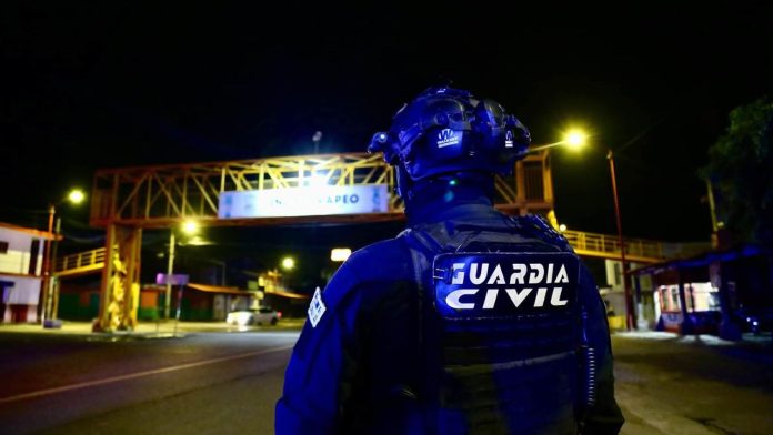 enfrentamiento-policias-municipales-indaparapeo-operativo Fuerte movilización policial en Indaparapeo tras reportarse un ataque armado contra oficiales locales.