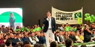 Presenta Ernesto Núñez balance legislativo y defiende agenda social El diputado federal Ernesto Núñez Aguilar rindiendo su informe de trabajo legislativo.