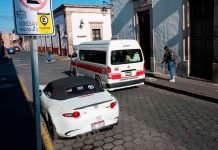 Habilitará Ayuntamiento estacionamiento libre en Centro por Festival de Cine Vehículos estacionados sobre las calles Abasolo y Guillermo Prieto en el Centro Histórico de Morelia durante el Festival Internacional de Cine.