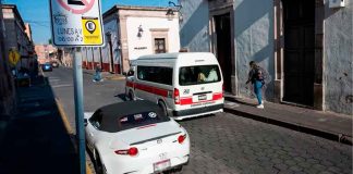 Habilitará Ayuntamiento estacionamiento libre en Centro por Festival de Cine Vehículos estacionados sobre las calles Abasolo y Guillermo Prieto en el Centro Histórico de Morelia durante el Festival Internacional de Cine.