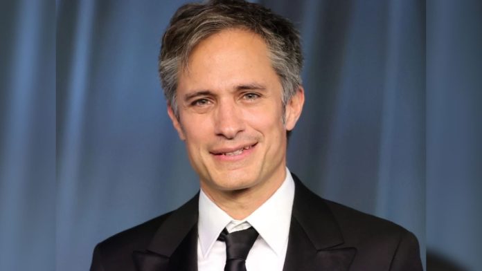 El actor Gael García Bernal llega a la alfombra roja del Festival Internacional de Cine de Morelia para presentar su película.