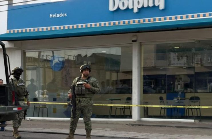 Atacan a mujer que intentó refugiarse en una heladería de Culiacán Fachada de la heladería ubicada en el bulevar Emiliano Zapata de Culiacán, Sinaloa, acordonada por autoridades tras registrarse un ataque.