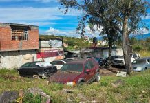 Hombre es asesinado a balazos afuera de un taller mecánico en la Morelia-Mil Cumbres Escena del crimen en un taller mecánico de la carretera Morelia-Mil Cumbres tras el asesinato de un hombre.