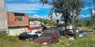 Hombre es asesinado a balazos afuera de un taller mecánico en la Morelia-Mil Cumbres Escena del crimen en un taller mecánico de la carretera Morelia-Mil Cumbres tras el asesinato de un hombre.