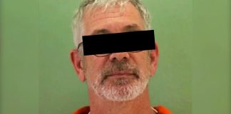 Hombre ata a su esposa a una silla para ver la NFL sin interrupciones Patrullas de la policía respondiendo a un insólito caso de violencia doméstica en Virginia, Estados Unidos.