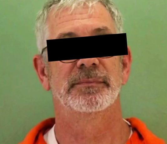 Hombre ata a su esposa a una silla para ver la NFL sin interrupciones Patrullas de la policía respondiendo a un insólito caso de violencia doméstica en Virginia, Estados Unidos.