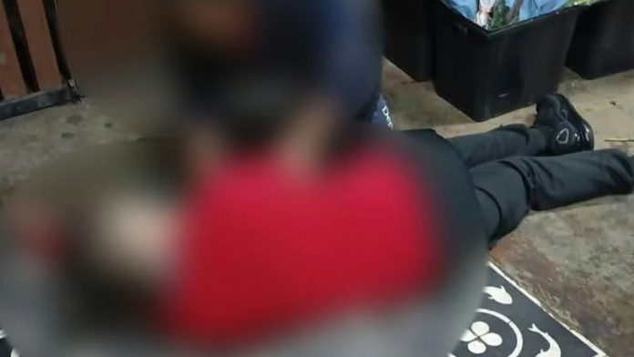 hombre-baleado-mercado-vasco-de-quiroga-patzcuaro Movilización policial a las afueras del Mercado Vasco de Quiroga en Pátzcuaro tras ataque armado.