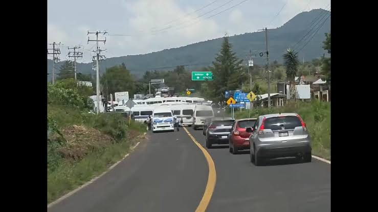 Anuncian bloqueos en tres casetas de Michoacán este lunes 12 de octubre