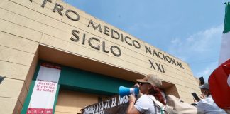 Trabajadores del IMSS rechazan aumento del 8% y convocan a megamarcha nacional el 30 de octubre
