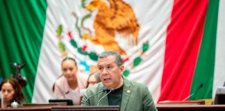 #VIDEO // Rechaza Barragán subsidio para morebús y teleféricos que deja fuera a transportistas El diputado Juan Carlos Barragán exige condiciones equitativas y rechaza el subsidio exclusivo para el Morebús y teleféricos en Michoacán.