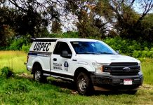 Localizan a hombre decapitado y con narcoletrero en carretera de Zinapécuaro