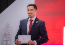 Sin ambiciones personales, Morena debe cerrar filas con Torres Piña: Moisés Navarro moisés Navarro Arellano, coordinador de alcaldes de Morena, hablando frente a un micrófono durante asamblea en Michoacán.