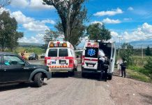 Motociclista de la tercera edad es chocado y atropellado en la Morelia-Quiroga; muere en el Hospital Civil Movilización de servicios de emergencia en la carretera Morelia-Quiroga tras el accidente de un motociclista.