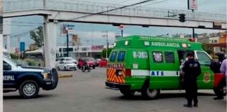 Motociclista muere en hospital tras choque contra camioneta, en La Piedad Sitio del accidente entre una motocicleta y una camioneta en el bulevar Lázaro Cárdenas de La Piedad, Michoacán.
