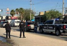 Muere repentinamente mujer mientras preparaba gorditas en su negocio de Torreón Autoridades acordonan una camioneta en Torreón donde falleció una mujer que se desvaneció mientras preparaba gorditas.
