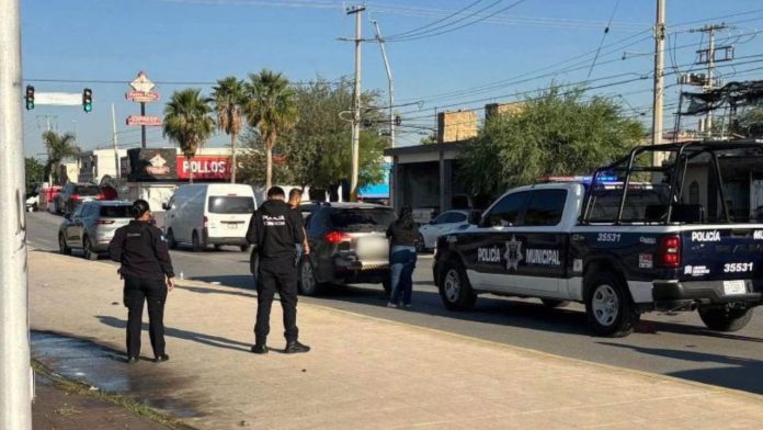 muere-mujer-vendedora-gorditas-camioneta-torreon Autoridades acordonan una camioneta en Torreón donde falleció una mujer que se desvaneció mientras preparaba gorditas.