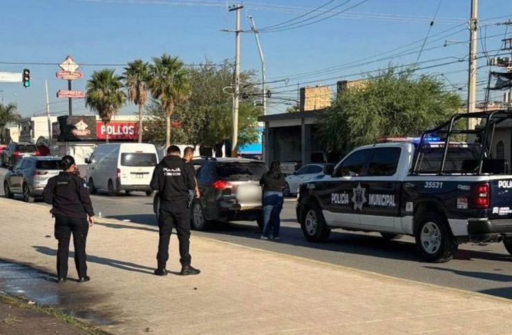 Muere repentinamente mujer mientras preparaba gorditas en su negocio de Torreón Autoridades acordonan una camioneta en Torreón donde falleció una mujer que se desvaneció mientras preparaba gorditas.