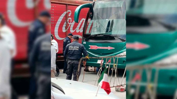 mujer-muere-atropellada-mochila-atorada-autobus-temoaya