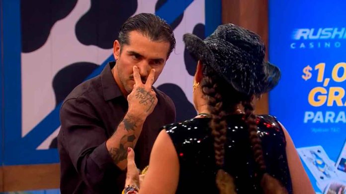 pelea-niurka-marcos-mono-osuna-la-granja-vip Niurka Marcos y el exfutbolista Mario Mono Osuna discuten en vivo durante la gala de nominación del reality show La Granja VIP.