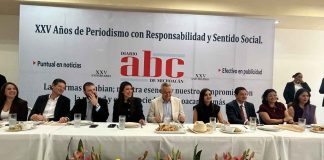 ABC de Michoacán celebra 25 años de historia periodística en Uruapan Directivos y autoridades estatales durante el evento conmemorativo por el 25 aniversario de trayectoria periodística del diario ABC de Michoacán en Uruapan.