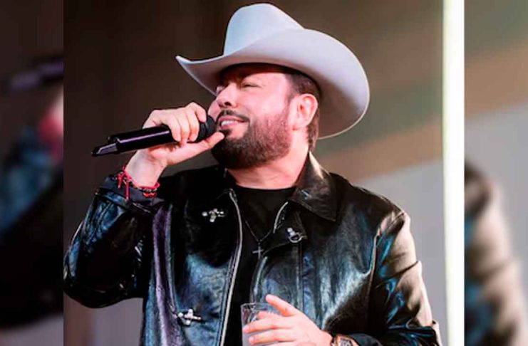 Roberto Tapia recibe “papelito” en concierto al estilo Chalino Sánchez El cantante Roberto Tapia comparte en sus redes sociales el billete de 100 dólares con un mensaje que recibió durante un concierto en Indianápolis.