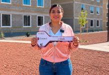 ¿Te registraste a Vivienda para el Bienestar? Conoce las sedes para los sorteos Personas reunidas en una sede de asamblea del programa de vivienda de la Conavi en Michoacán.