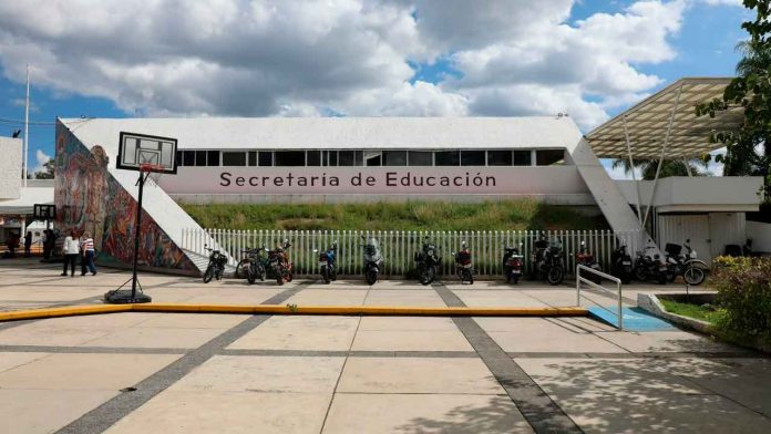 Fachada de la Secretaría de Educación del Estado (SEE), dependencia que da seguimiento a la denuncia en plantel de Morelia.