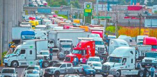 Transportistas retiran bloqueos carreteros tras acuerdo con Segob; habrá mesas de diálogo