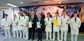 UMSNH reconoce vocación humanista de las y los médicos