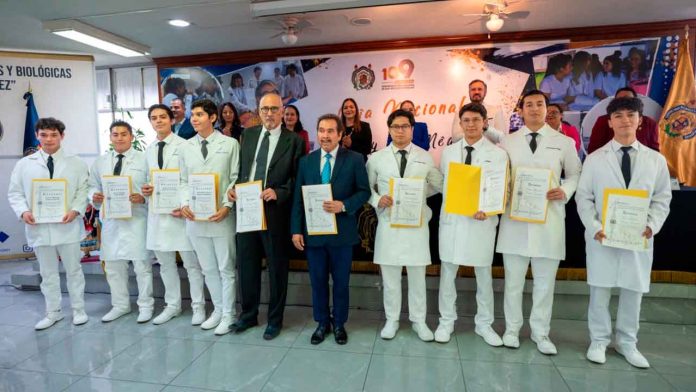 umsnh-reconoce-vocacion-humanista-dia-medico-morelia