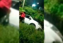 Vehículo cae a un canal de aguas negras en la Tenencia Morelos, Morelia