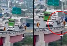 #VIDEO // Motociclista choca, sale volando y cae desde puente en Monterrey