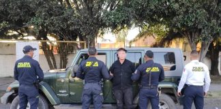 Detienen a hombre armado en Morelia; viajaba en Jeep con reporte de robo