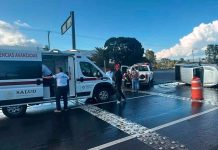 Vuelca camioneta tras chocar contra objeto fijo en la carretera Morelia-Pátzcuaro Camioneta tipo pick up color plata volcada tras un accidente en la carretera Morelia-Pátzcuaro, a la altura de El Reparo.