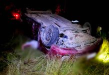 Volcadura automovilística deja un joven muerto en la carretera Huetamo-Zirándaro Vehículo siniestrado tras una fatal volcadura automovilística sobre la carretera Huetamo-Zirándaro que dejó a un joven sin vida.
